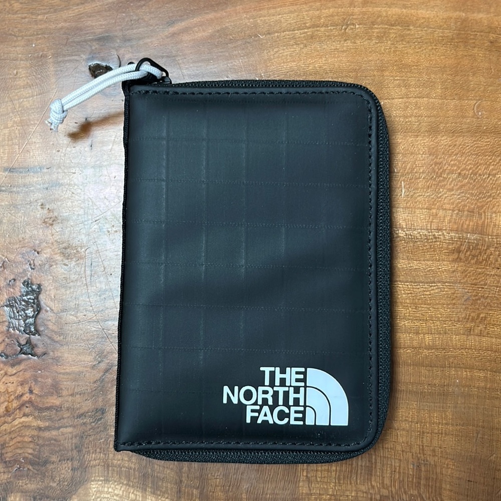 The North Face Base Camp Voyager Wallet